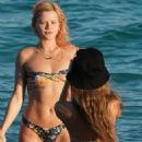 Cassie Amato shows off her bikini body in Miami - 454 x 714
