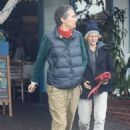 Jodie Foster – With Alexandra Hedison seen at Mauro’s cafe in West Hollywood - 454 x 681