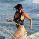 Elisa Isoardi – In a black swimsuit in Fiumicino - 454 x 620