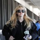 Kathryn Newton – Catches a flight at LAX in Los Angeles - 454 x 681