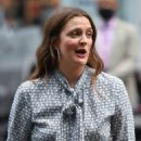 Drew Barrymore – With Gayle King on the Times Square Ferris Wheel to film a promotion in New York