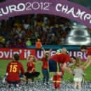 Spanish heroes celebrate with kids: 'Our daddies are the champions' - 454 x 293