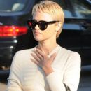 Pamela Anderson shows off new pixie haircut while out with , Rick Salomon - 454 x 560