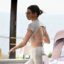 Kendall Jenner – Look chic at a gas station in Malibu