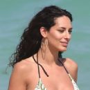 Raffaella Modugno in a floral bikini on the beach in Miami - 454 x 603