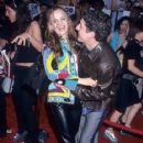 Mena Suvari and Jason Biggs - The 2000 MTV Movie Awards - 417 x 612
