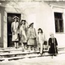 Olga, Tatiana, Maria, Anastasia and Alexei; c. 1909. - 454 x 456