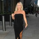 Billie Faiers – Heads out for dinner in the City in London - 454 x 606
