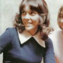 Karen Carpenter - 330 x 602