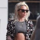 Lady Gaga – Shows off her six-pack while shopping in Malibu - 454 x 560