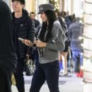 Paris Hilton disguises herself in black wig to go holiday shopping