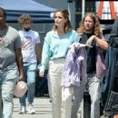 Rose Byrne – Filming ‘Platonic’ in downtown Los Angeles - 454 x 570