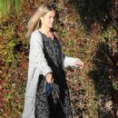Rachael Taylor – Spotted while walks her dog - 454 x 681