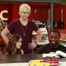 Laura Marano - Austin & Ally - 454 x 303