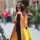 Emily Ratajkowski – Looks chic in an orange trench coat in New York