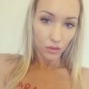 Eva Clément makes a dedication to her fan Aragon - 2017 - 454 x 582