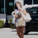 Hannah Ann Sluss – Seen while on a grocery run in Los Angeles - 454 x 577