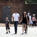 Matthew Fox- July 9, 2009-Fox family see the Colosseum - 454 x 311