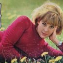 Sylvie Vartan - Salut les Copains Magazine Pictorial [France] (December 1963) - 454 x 322