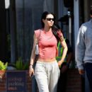 Amelia Gray Hamlin – In gray sweatpants and a pink t-shirt steps out in Los Angeles - 454 x 708