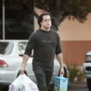 Glenn Danzig is spotted buying Fresh Step Cat Litter, along with Jennie-O Italian Turkey Sausage from his local market - 396 x 594