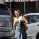 Kristen Bell – Seen going to her dermatologist appointment in Los Angeles
