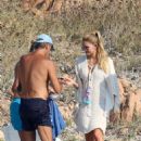 Shayna Taylor and Ryan Seacrest – Spotted enjoying their summer vacation in Positano – Italy - 454 x 681