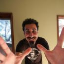 Serj Tankian - 400 x 600