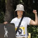 Judy Reyes – Spotted at the SAG-AFTRA Strike in Burbank - 454 x 639