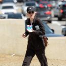 Anna Faris – Steps out in Los Angeles - 454 x 643