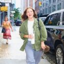 Drew Barrymore – In sweats arriving at her show in New York - 454 x 681