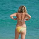 Josie Goldberg – Is seen in Miami Beach - 454 x 681