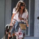 Natalie Imbruglia – Seen at Perth Airport - 454 x 584