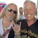 Jerry Cantrell & James Hetfield Backstage Firenze Rocks on June 16, 2022 - 454 x 504