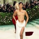 Taylor Russell – The 2024 Met Gala Celebrating ‘Sleeping Beauties Reawakening Fashion’ in New York - 454 x 636
