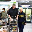 Gwen Stefani – Shopping candids in Los Angeles