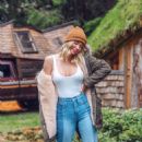 Sara Jean Underwood – Instagram and social media - 454 x 472