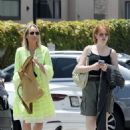 Helen Hunt – Seen with her daughter and friends at LaLaLand coffee in Brentwood - 454 x 681