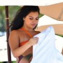 Aliana Mawla – In bikini in Miami - 454 x 681