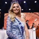 Karolina Bielawska- Miss World 2021- Crowning Moment - 452 x 565