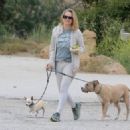Alicia Silverstone – Seen after a Memorial Day hike in Hollywood Hills - 454 x 324