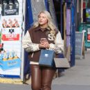 Iskra Lawrence – Make-up free in brown leather pants while shopping in Manhattan - 454 x 664