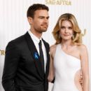 Theo James and Meghann Fahy - The 29th Annual Screen Actors Guild Awards (2023) - 408 x 612