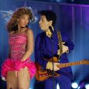 Prince and Beyonce- The 46th Annual GRAMMY Awards - Show - 454 x 366