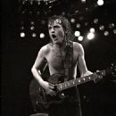 Young live with AC/DC in 1982 at the Manchester Apollo - 454 x 741