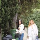 Demi Moore on a walk  with daughter Rumer Willis and granddaughter Louetta - 454 x 645