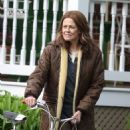 Sigourney Weaver – With a vintage bicycle for ‘Call June’ set in Hartford - 454 x 681
