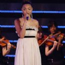 Crystal Kay - The MTV Video Music Awards Japan 2005 - 417 x 612