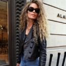 Doutzen Kroes – Leaving Azzedine Alaia show during Haute Couture AW 2022-23 in Paris - 454 x 681