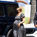 Sofia Richie – Shopping for baby clothes in maternity dress in Beverly Hills - 454 x 681
